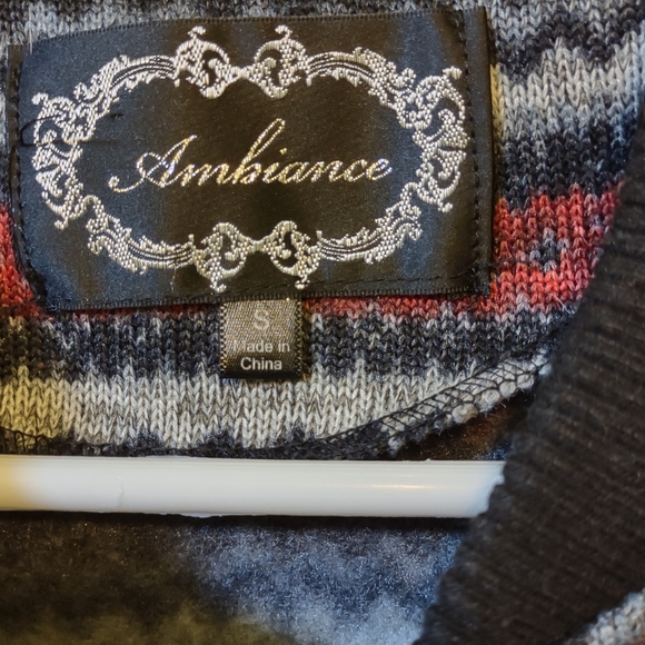 Ambiance Winter Warm Floral Pattern Black Red Polyester Bomber Jacket S Junior - Picture 4 of 6